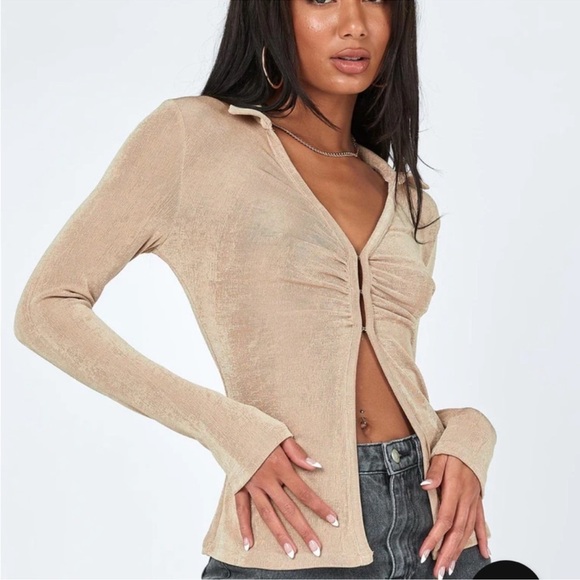 Princess Polly Tops - NWT Princess Polly Valeria Long Sleeve Top in Beige Size 0